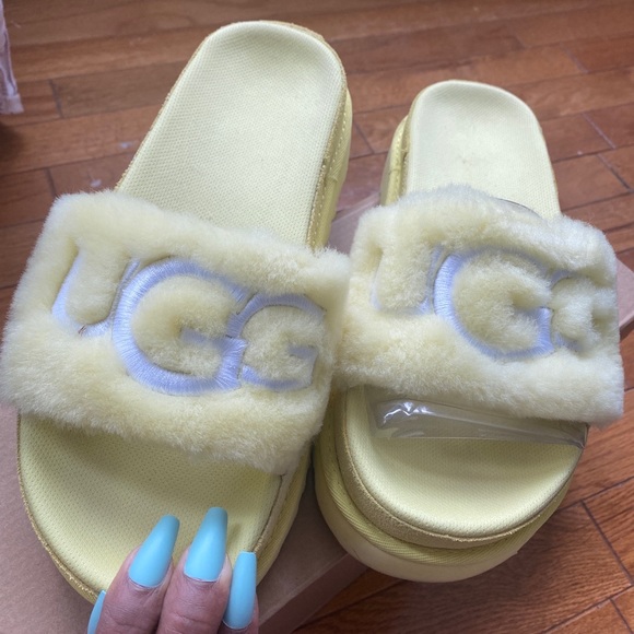 UGG 2020 Canary Platform Slippers - Picture 5 of 5